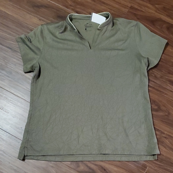 Nike Green Short Sleeve Men's Tee - Picture 1 of 5